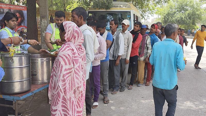 Food Distribution at Labour Chowk, Sector 4-5, Gurgaon