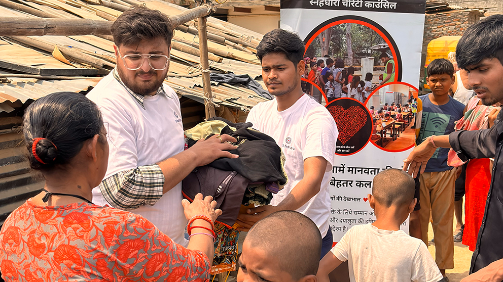 Cloth distribution (sector 48, Gayatri Mandir)
